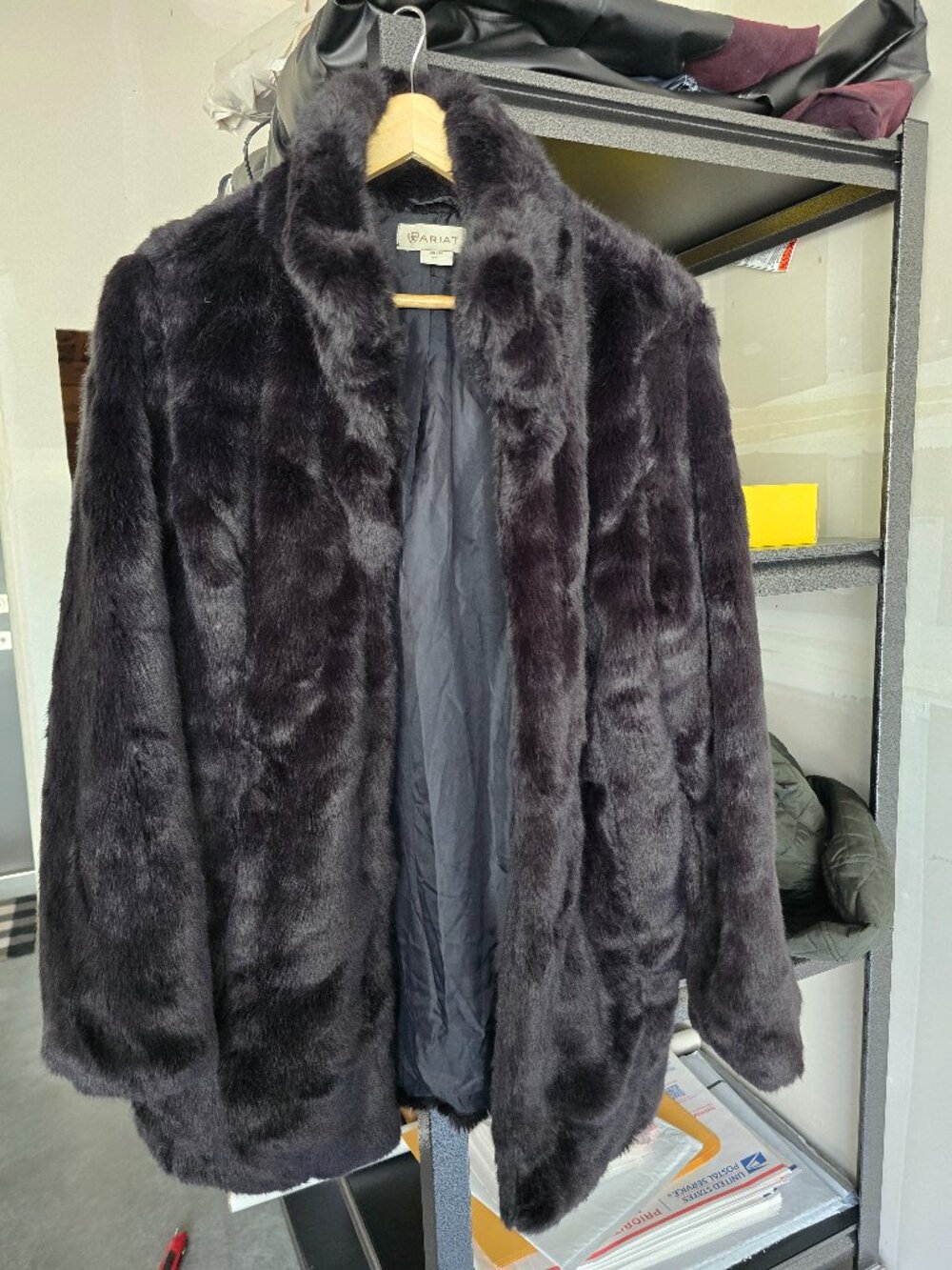 ARIAT FAUX FUR JACKET Medium